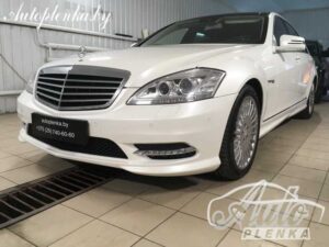 Mercedes-Benz W221