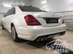 Mercedes-Benz W221
